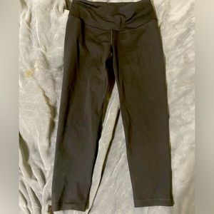 Victoria Sport capri leggings